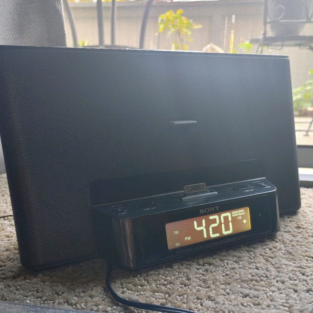 Sony Iphone Dock Alarm Clock